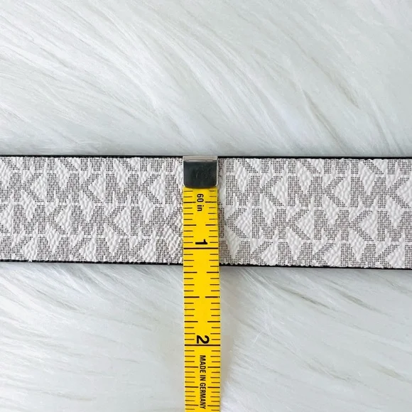 Michael Kors Women’s Twist Reversible Belt Medium - Picture 11 of 11